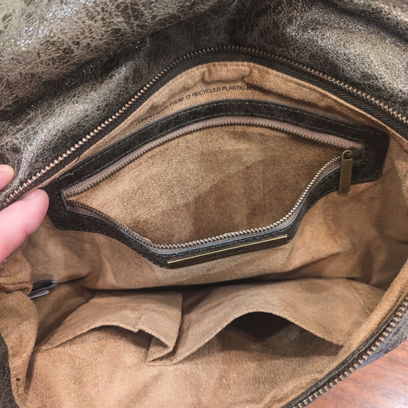 🎁 Matt & Nat Green Vegan Leather with Zipper Trim Clutch - Picture 5 of 10